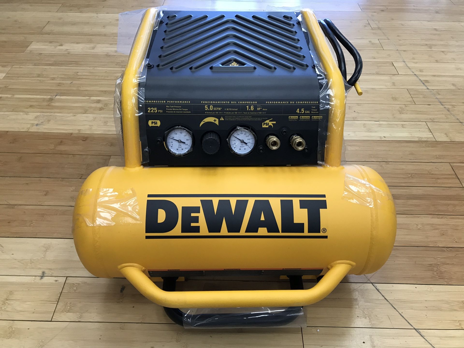 Dewalt D55146 200PSI Hand Carry Air Compressor 4-1/2 Gallon