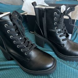 New Torrid Sz 10 boots