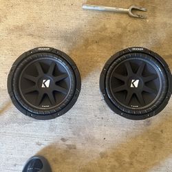 2 kicker comp 10s and quantum audio 1500w amp