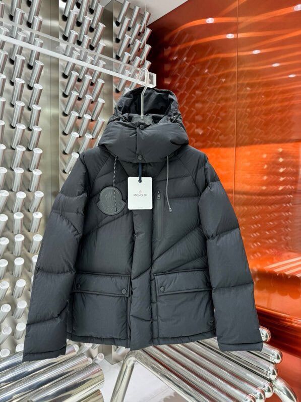 Moncler Men’s Black Coat 2025 New 
