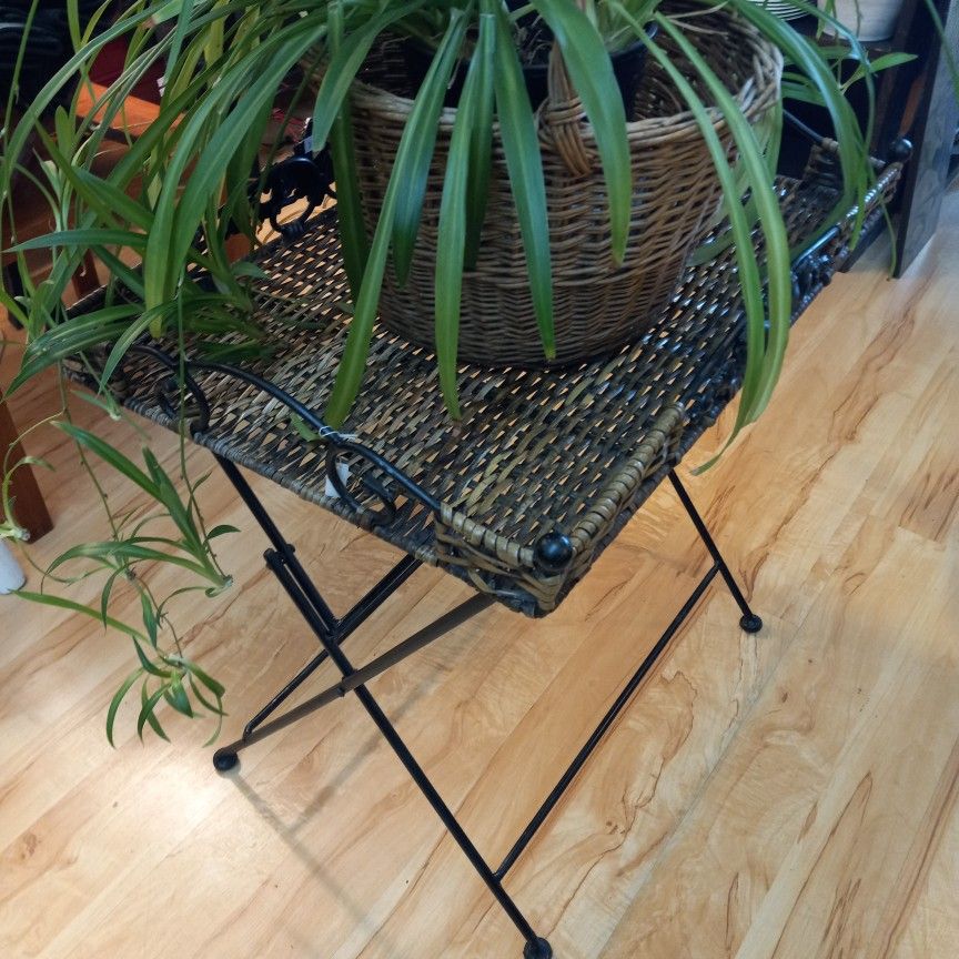 Tray Top Wicker Table 