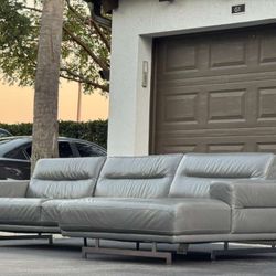 Couch/Sofa Sectional - Leather - Natuzzi - Like New - Delivery Available 🚛