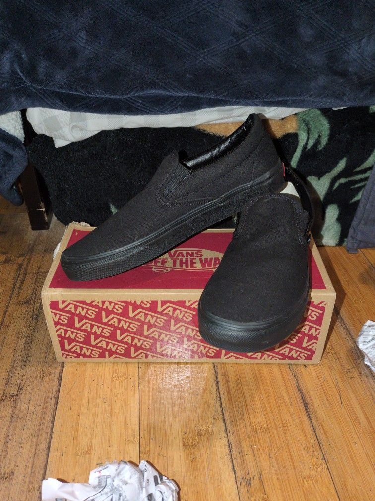 All Black Vans , Classic Slip On , 11.0