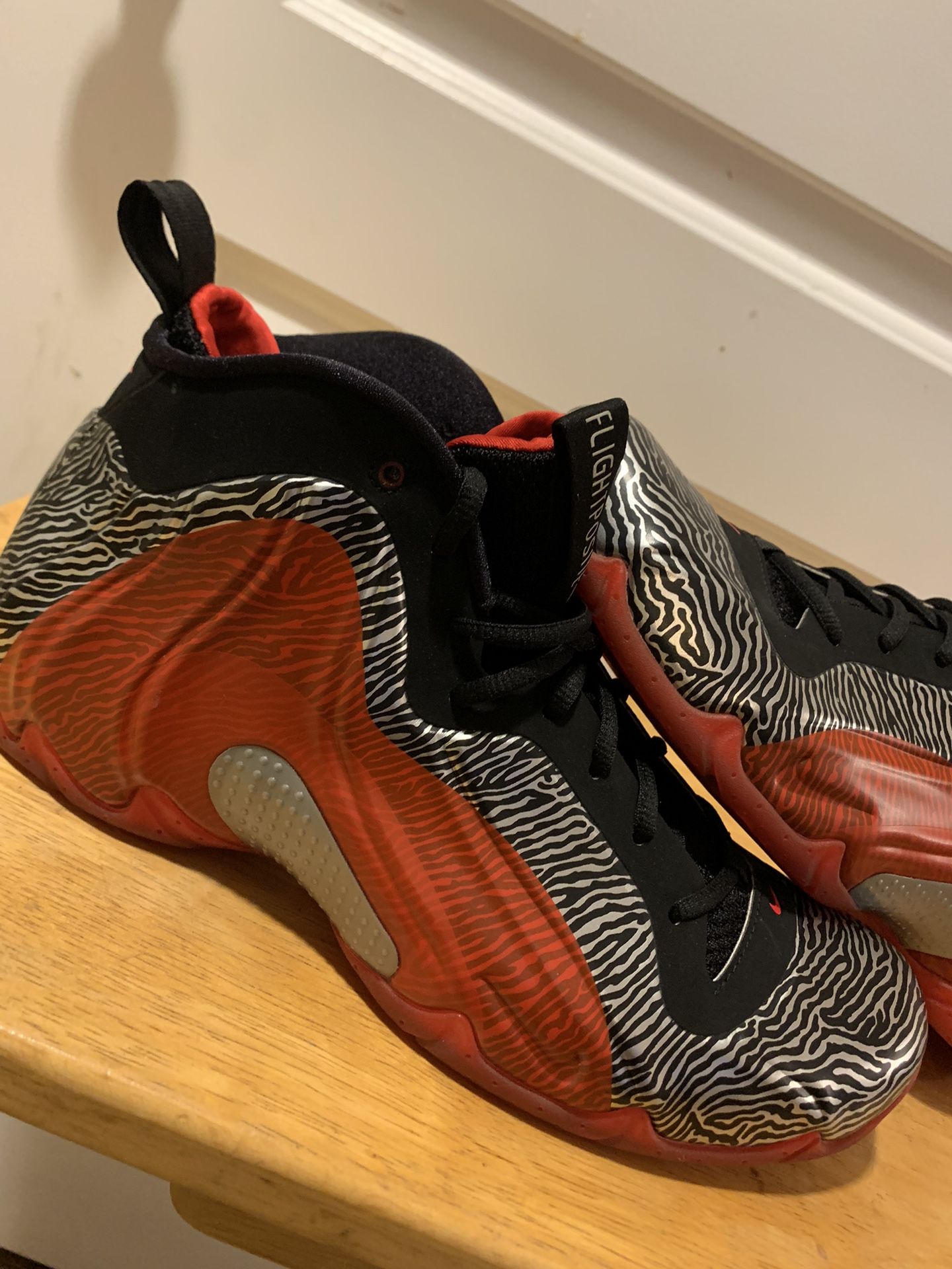 Nike Air Flightposite Exposed Zebra (size: 9.5)