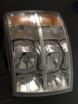2008 left head light works great !