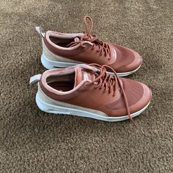 Women’s Nike shoes