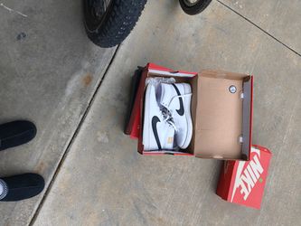 Nike Court Royale 2 Mid Used Once
