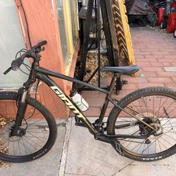 Giant Talon Mountain bike