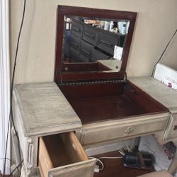 Vanity Dresser