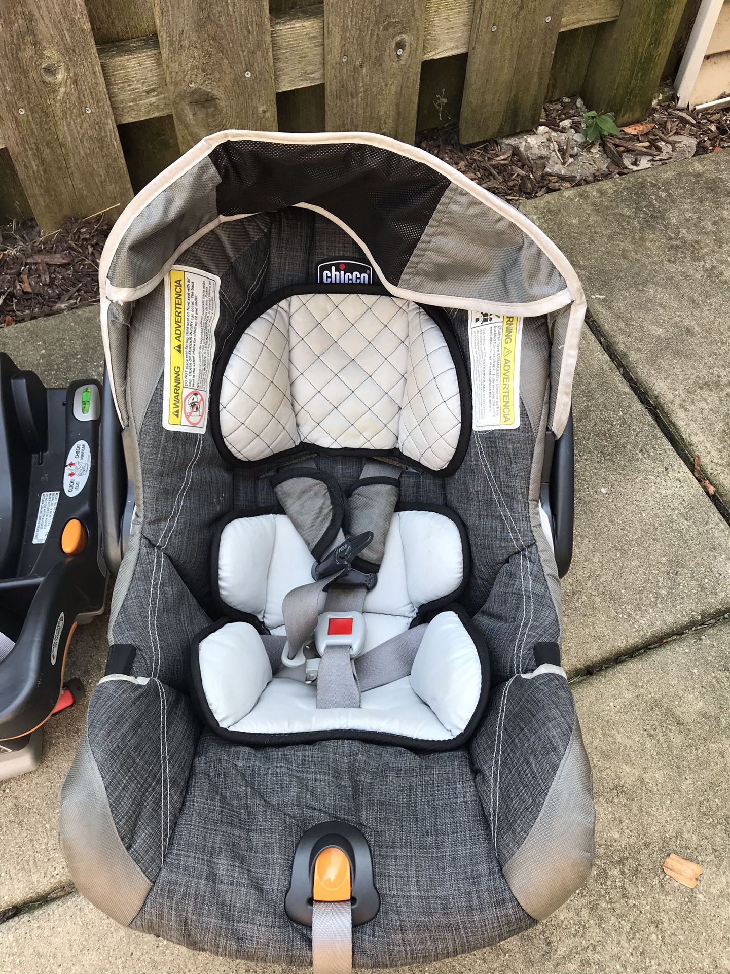 Chicco Keyfit car seat and base