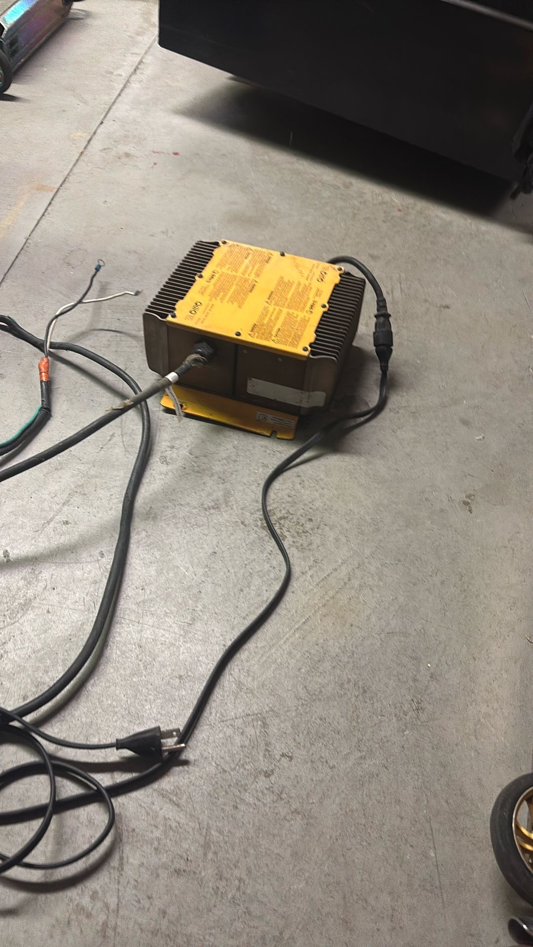 Lead acid golf battery charger