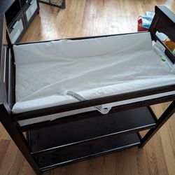Graco Baby Changing Table With Pad