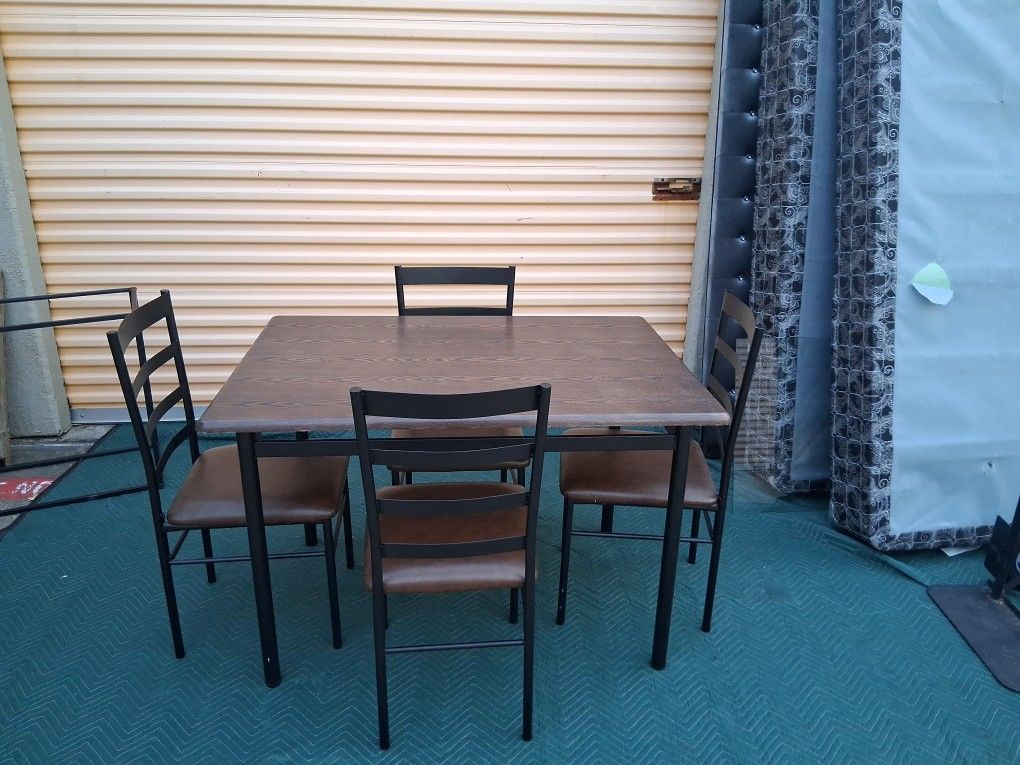 5 Piece Wood And Metal Dinning Room Or Kitchen Set