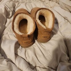 UGGS size 8