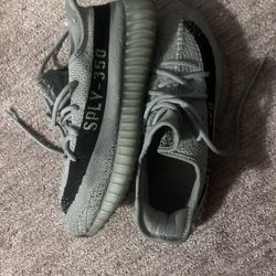 Green Yeezy‘S 350