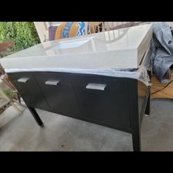 Restroom Quartz Cabinet 