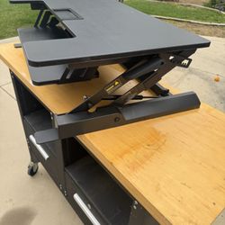 Adjustable desk