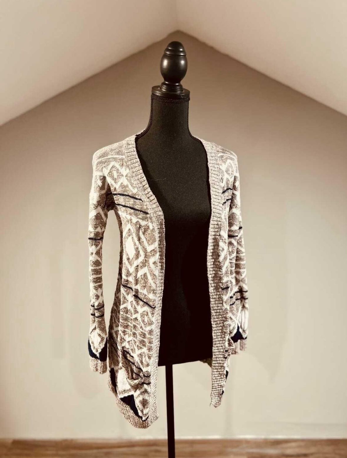 Small Beige White and Navy Blue Cardigan with Pockets