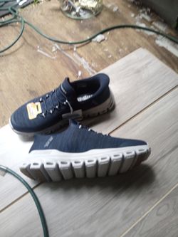 Skechers size 8 brand new