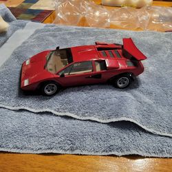 1/18 scale die cast top of the line, kyosho Lamborghini, Walter Wolf's special, a steal at a$100 no box.