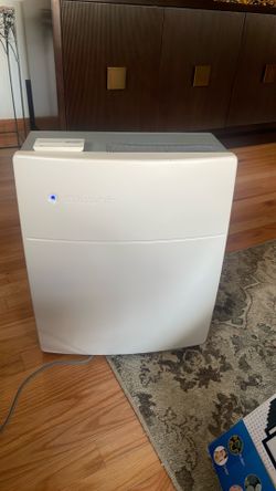 BLUEAIR AIR PURIFIER