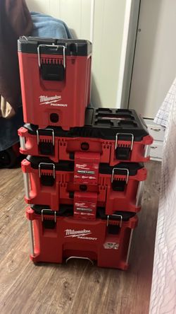 Milwaukee pack out  w one extra organizer