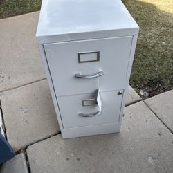 File Cabinet White (Standard) KEY $39