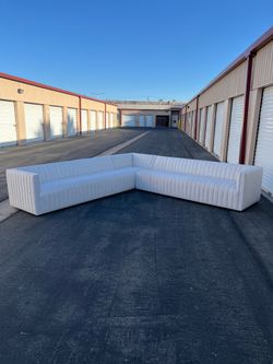 XL Luxury Four Hands 3- Piece Sectional Sofa ( can deliver for $10 )