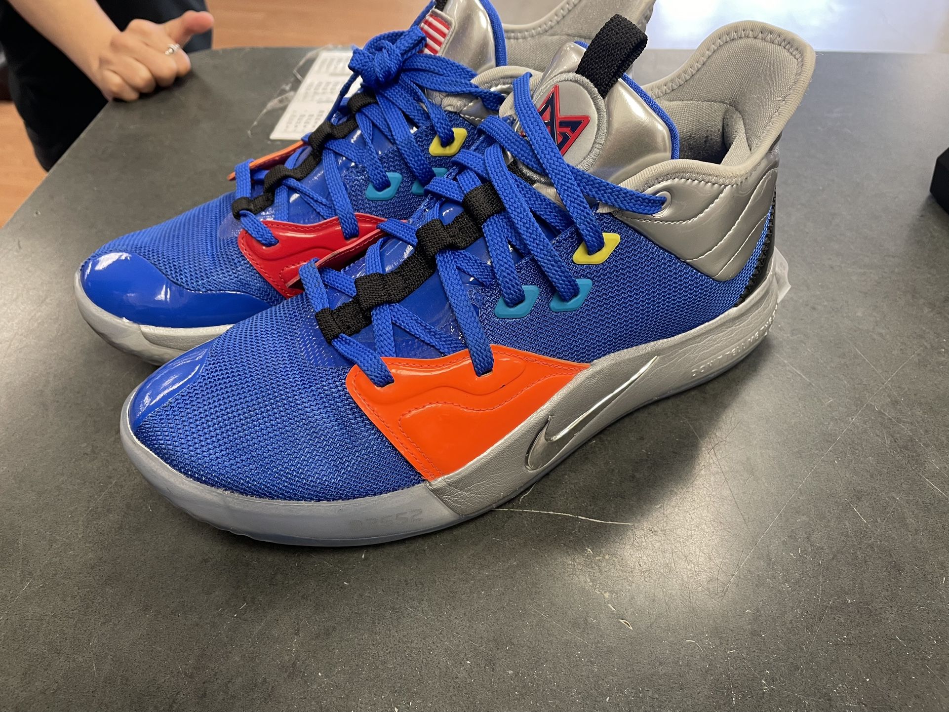 Nike PG 3 NASA Apollo 14 display picture 3