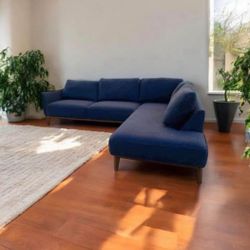 Macy’s Sectional Couch 🛻Delivery Available🛻