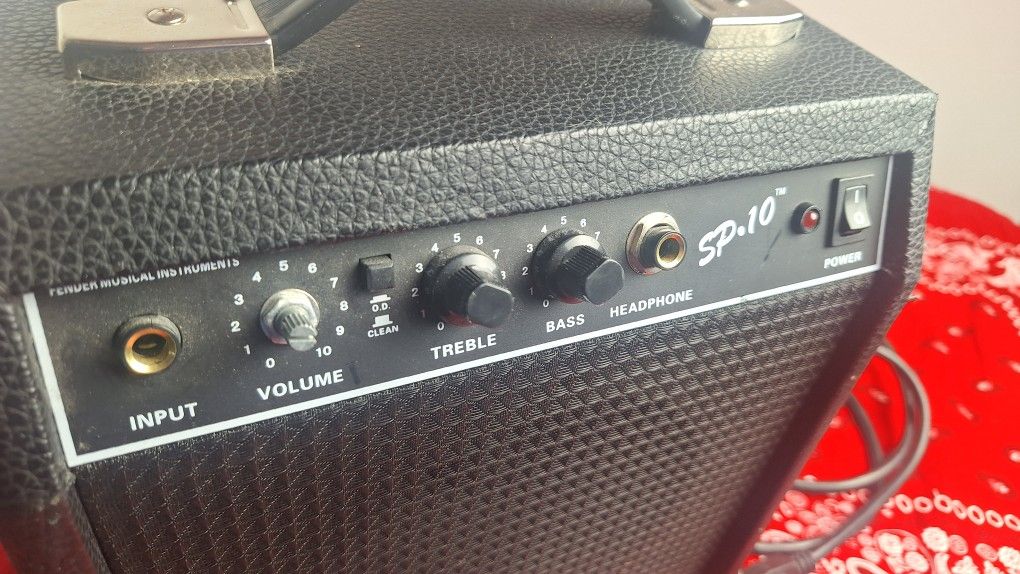 Used Fender SP.10 Guitar Combo Amp pick up near Capital golf course in Lacey