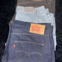 LEVIS 501s