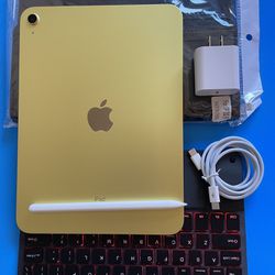 256gb Apple IPad 10th Generation (10.9” Liquid Retina / Latest 2022 model) with pen, keyboard, case & Accessories (warrant 02/ 2025) 