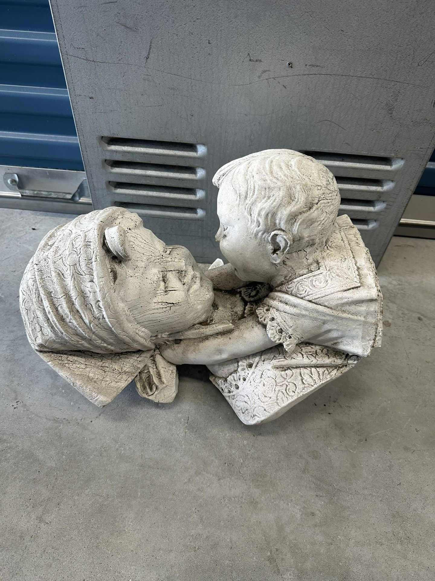 statue 