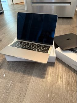 MacBook Pro 13 Model A1708 Parts Only AS IS