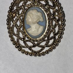 Vintage Cameo Brooch 