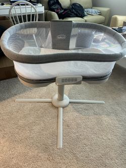 HALO BassiNest Luxe Basinet Like New