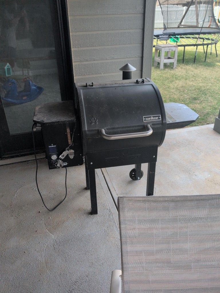 CampChef DLX Pellet Smoker With 2 Temperature Probes
