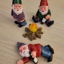 Funny Garden Gnome Statue Resin Home Lawn Ornament Figure Sculpture Decor