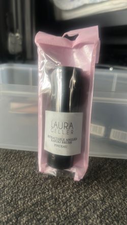 LAURA GELLER