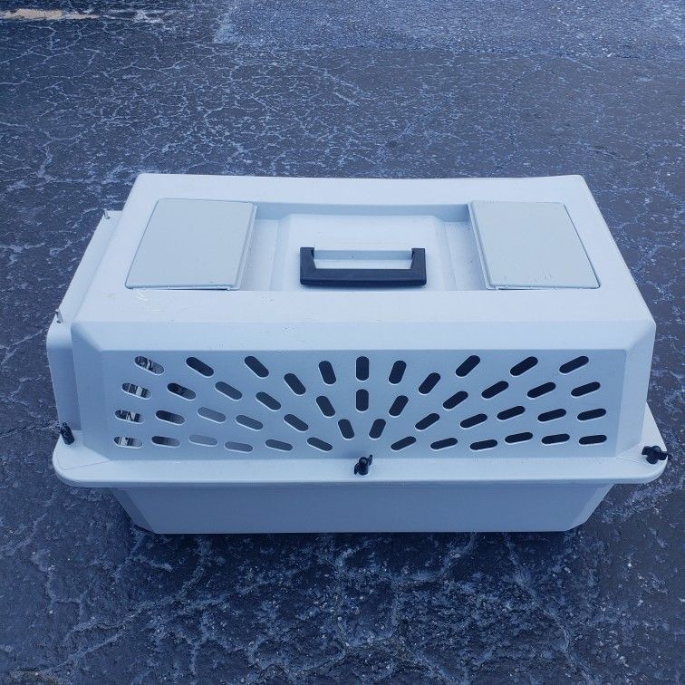 Pet carrier size medium