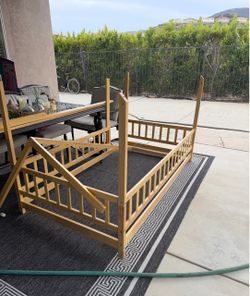 Twin size girl canopy bed