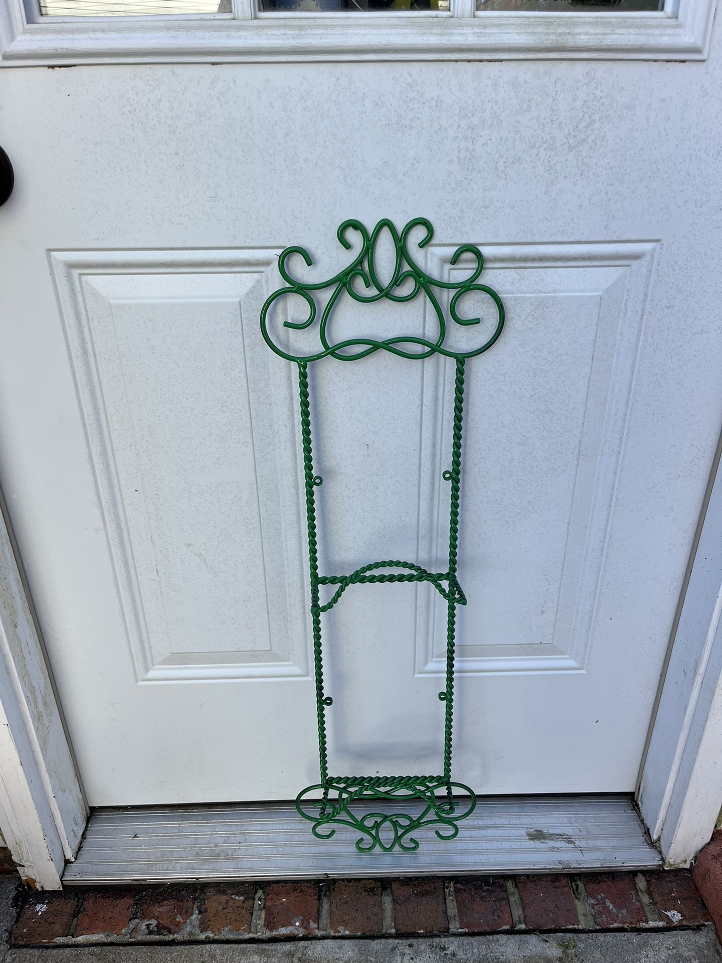 Plate Holder Wall Mounted