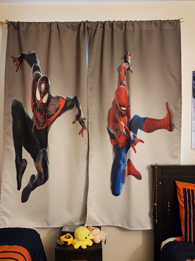Spider Man Curtains & Wall Decor