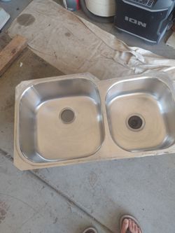 Stainless steel sink