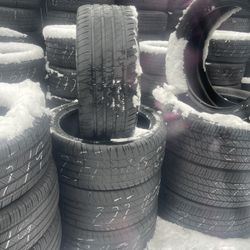 255/40/20 Bridgestone 255/40R20 set of matching used tires in great condition 300$  for 4 tires plus tax.  Mount available but not included. City tire