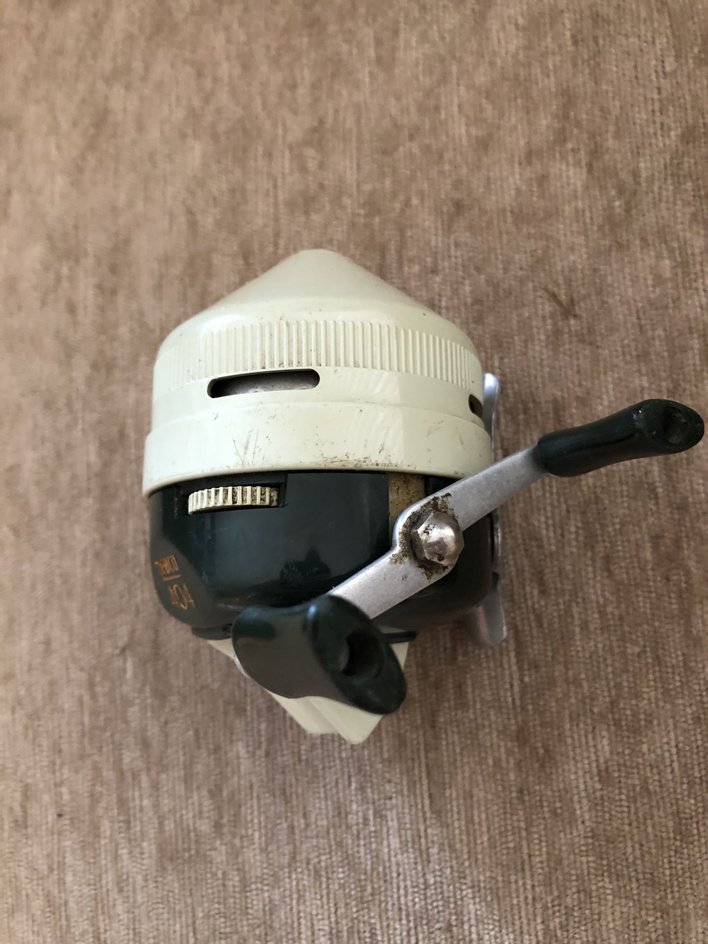 Zebco 404 Fishing Reel Push Button for Sale in Hurricane, WV - OfferUp