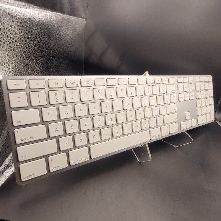 Used genuine apple a1243 wired mac standard usb keyboard w numeric