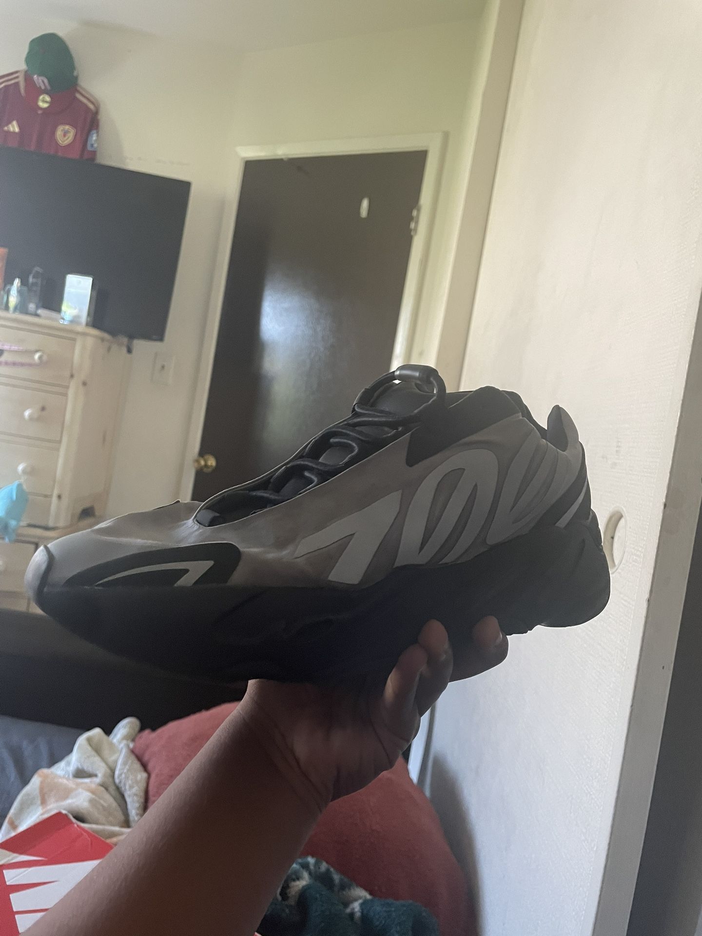Yeezy 700 No Insoles Size 10