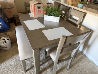 Dining table like new